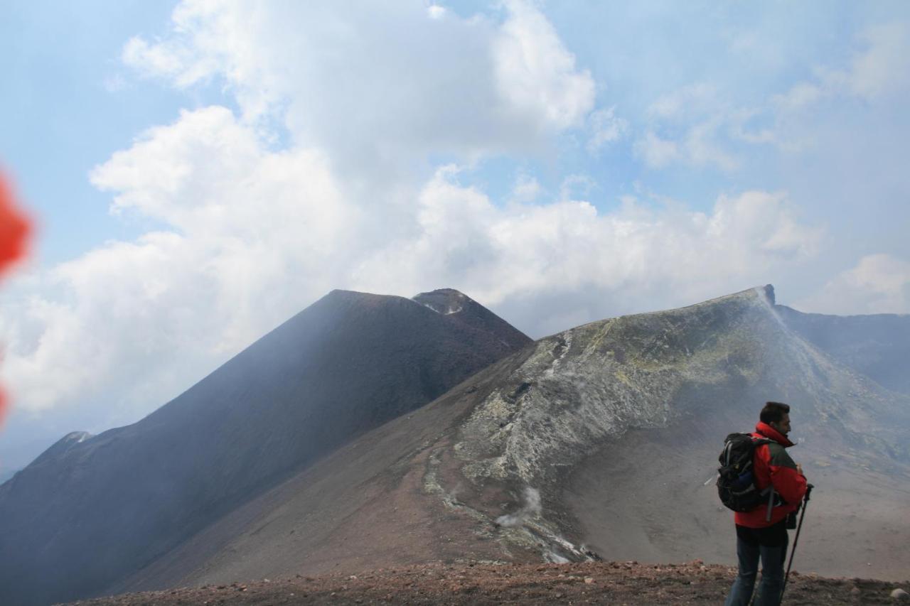 Вилла Rifugio Il Ginepro Dell'Etna Лингуаглосса Экстерьер фото